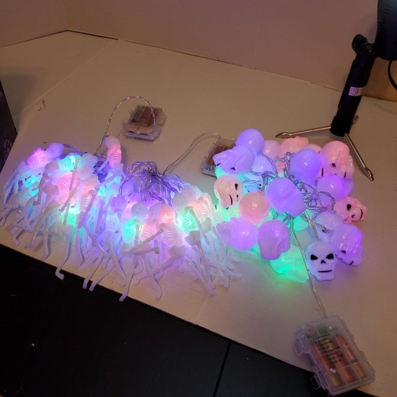 Skulls and skeletons multicolor string lights - Picture 2 of 10